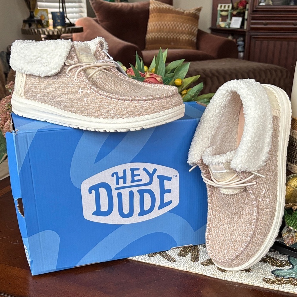 Brand New Hey Dude Wendy Fold Brushed Cozy Ivory Lightweight Slip On Casual Shoe